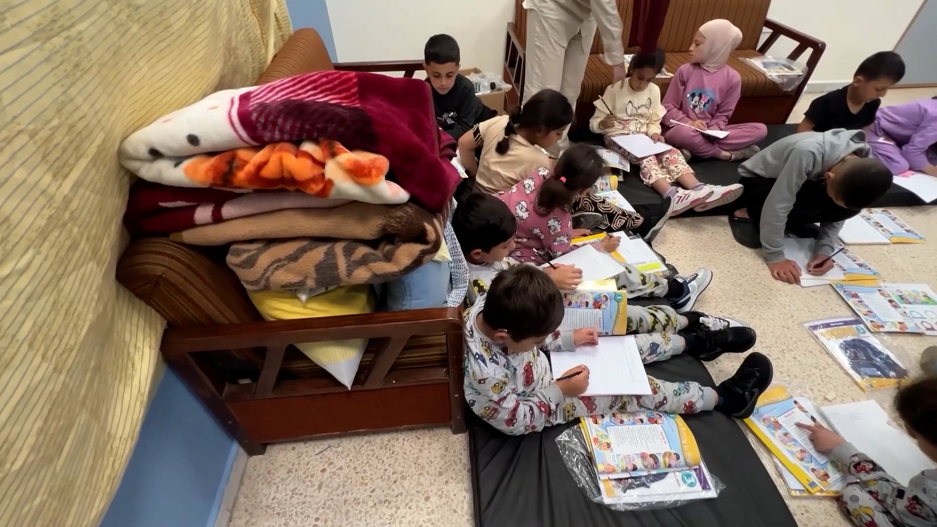 displaced-lebanese-children-keep-learning-amid-displacement