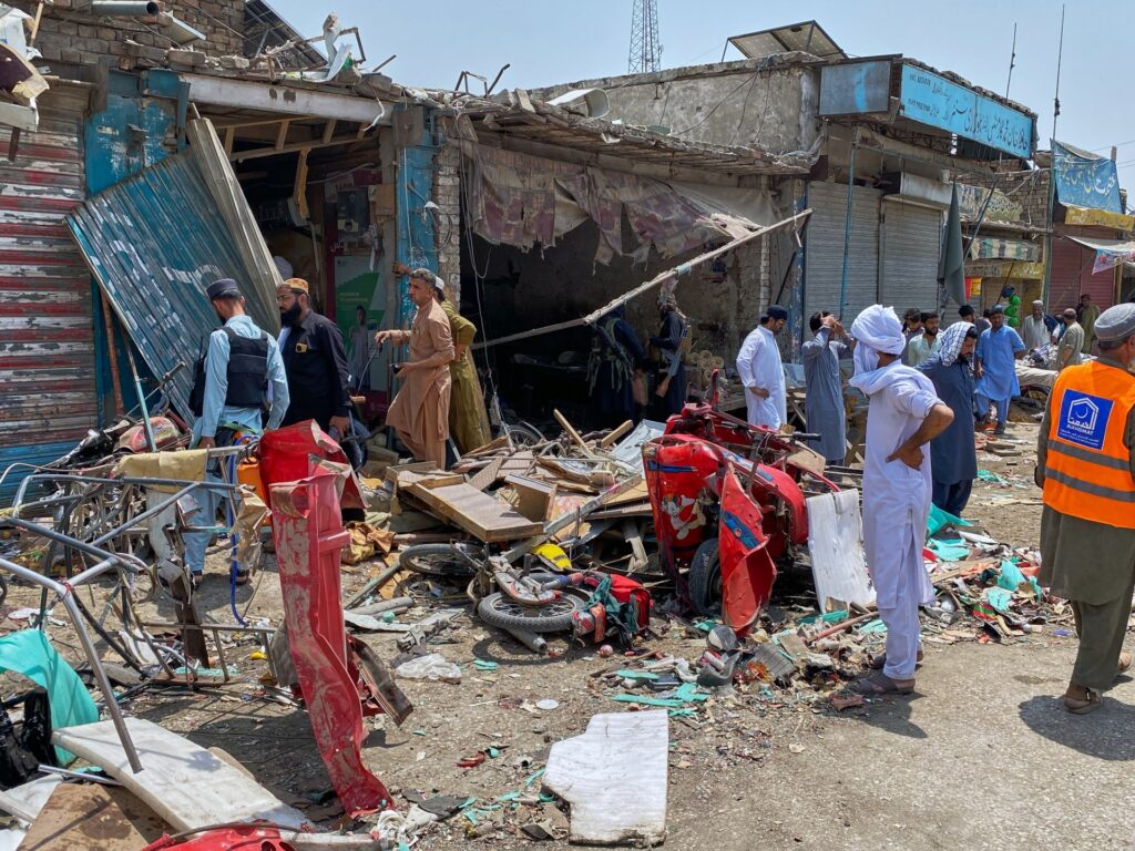 at-least-nine-people-killed-in-explosion-at-pakistan-market