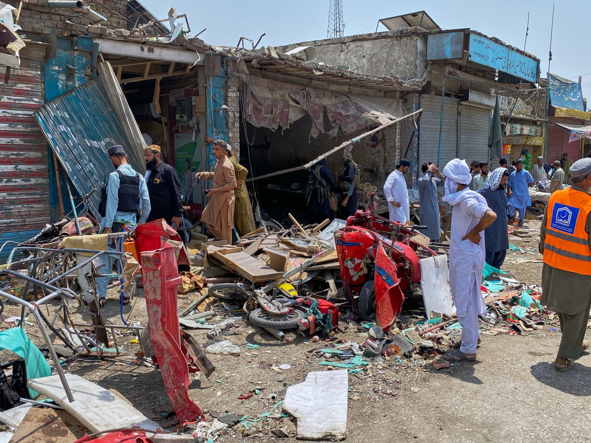 at-least-nine-people-killed-in-explosion-at-pakistan-market