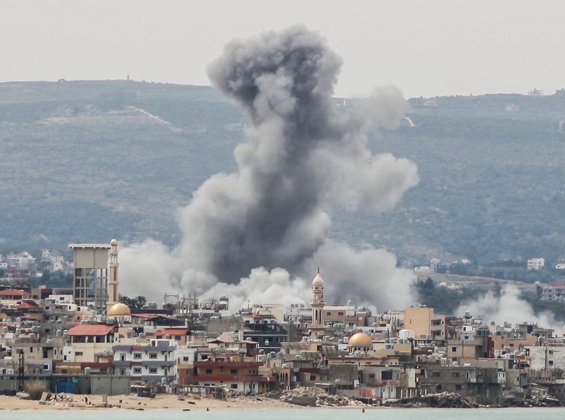 israeli-military-kills-six-in-lebanon,-issues-more-displacement-threats