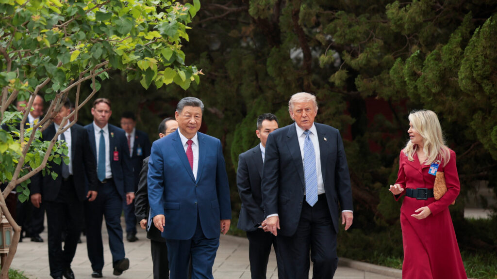 xi-praises-us-‘milestone’-visit-and-relationship,-offers-trump-roses