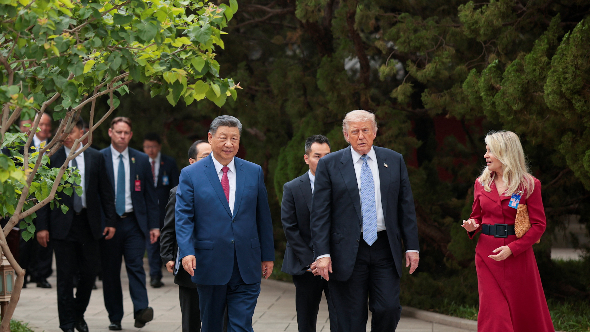 xi-praises-us-‘milestone’-visit-and-relationship,-offers-trump-roses