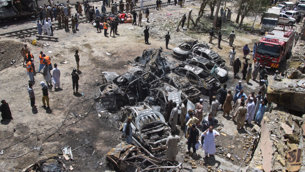 suicide-car-bombing-attack-on-a-train-in-pakistan-kills-dozens