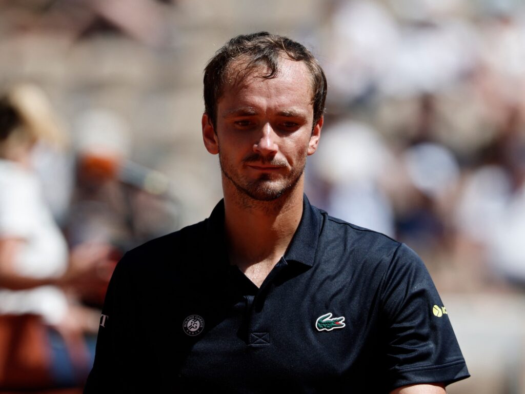 french-open:-medvedev-shocked-by-wildcard-walton-in-first-round