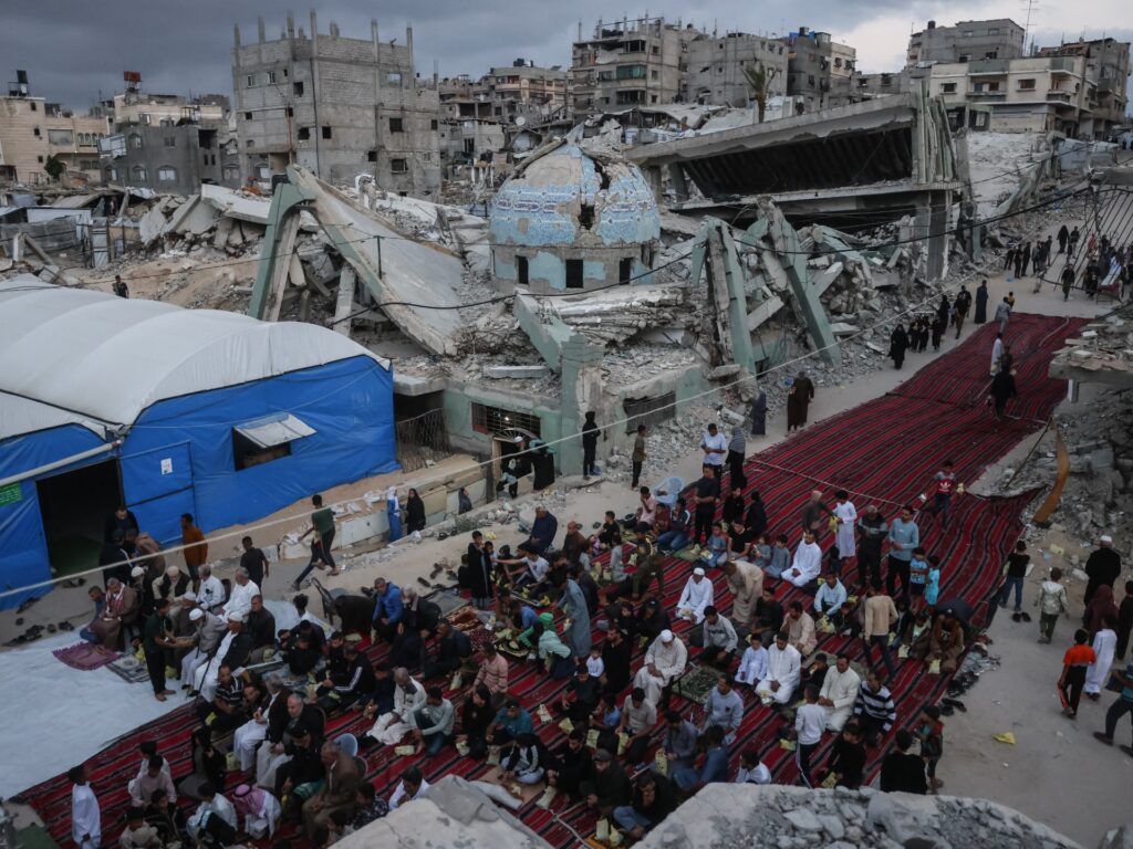 ‘eid-does-not-enter-tents’:-palestinians-in-gaza-face-grim-holiday