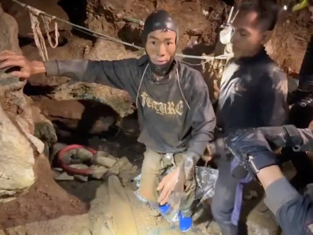 rescuers-stop-search-for-last-two-men-lost-in-laos-cave