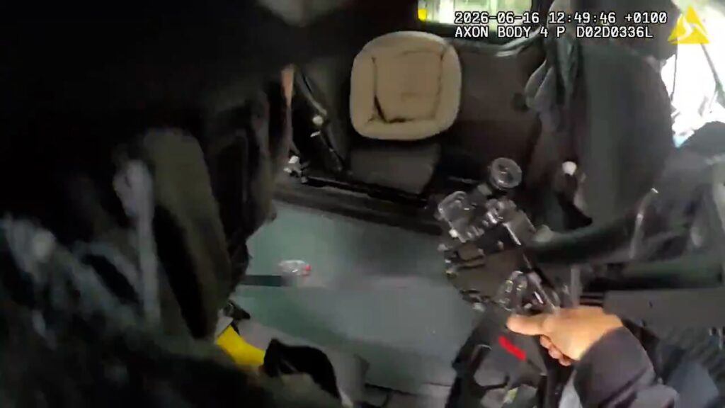 bodycam-shows-driver-offering-armed-police-a-lift-mid-chase