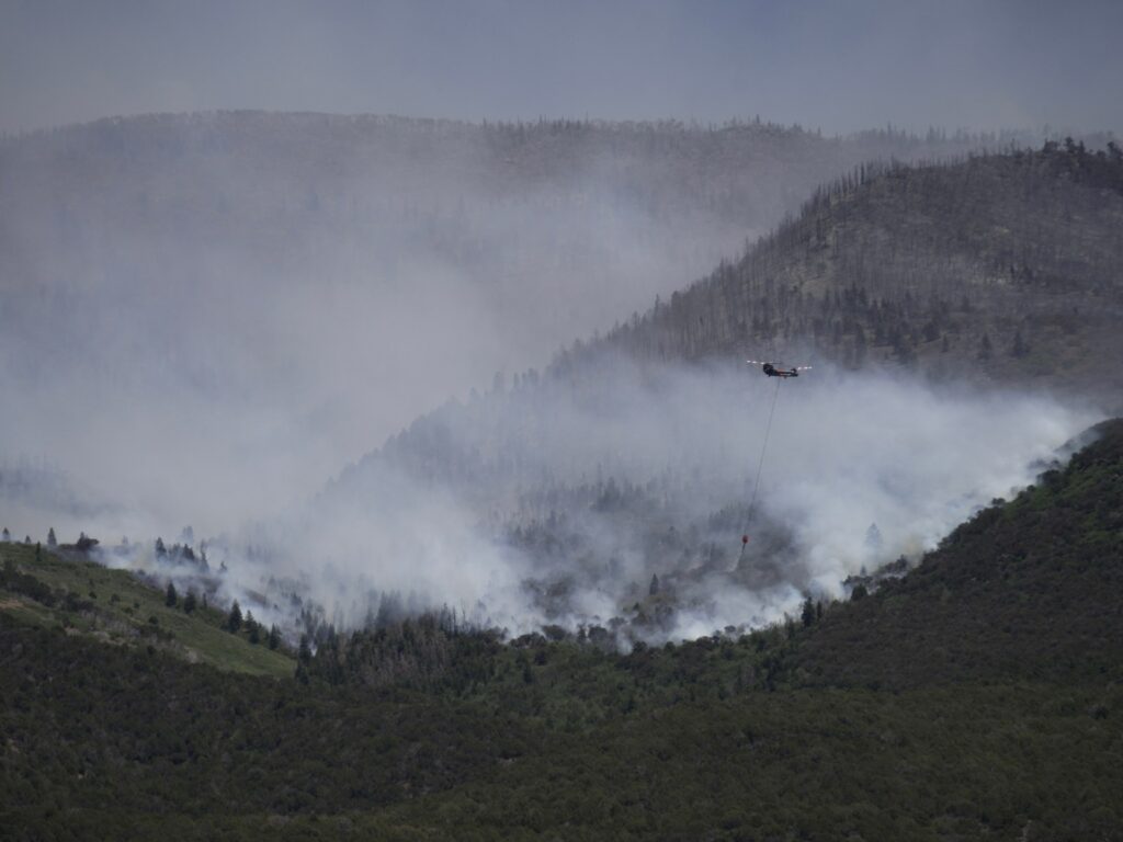 three-firefighters-killed-in-us-wildfires-along-colorado–utah-border