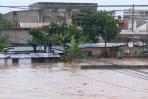 fire-and-floods-hit-ghana’s-capital-as-residents-are-left-stranded