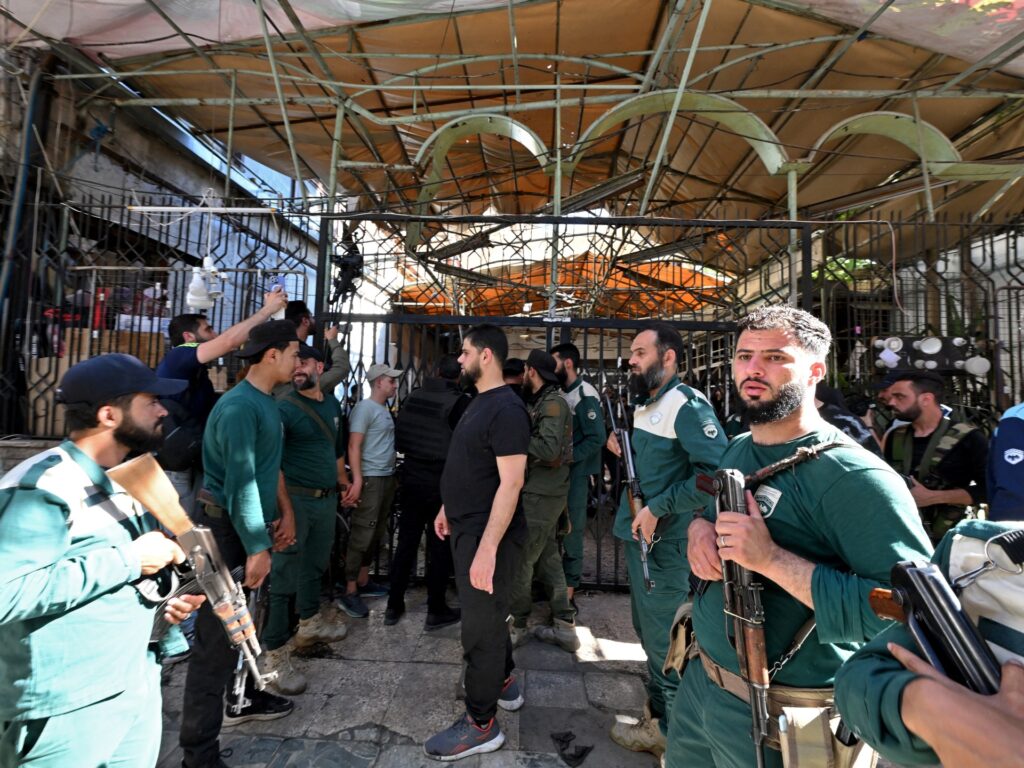mourners-bury-victims-of-damascus-cafe-bombing-with-six-lawyers-among-dead