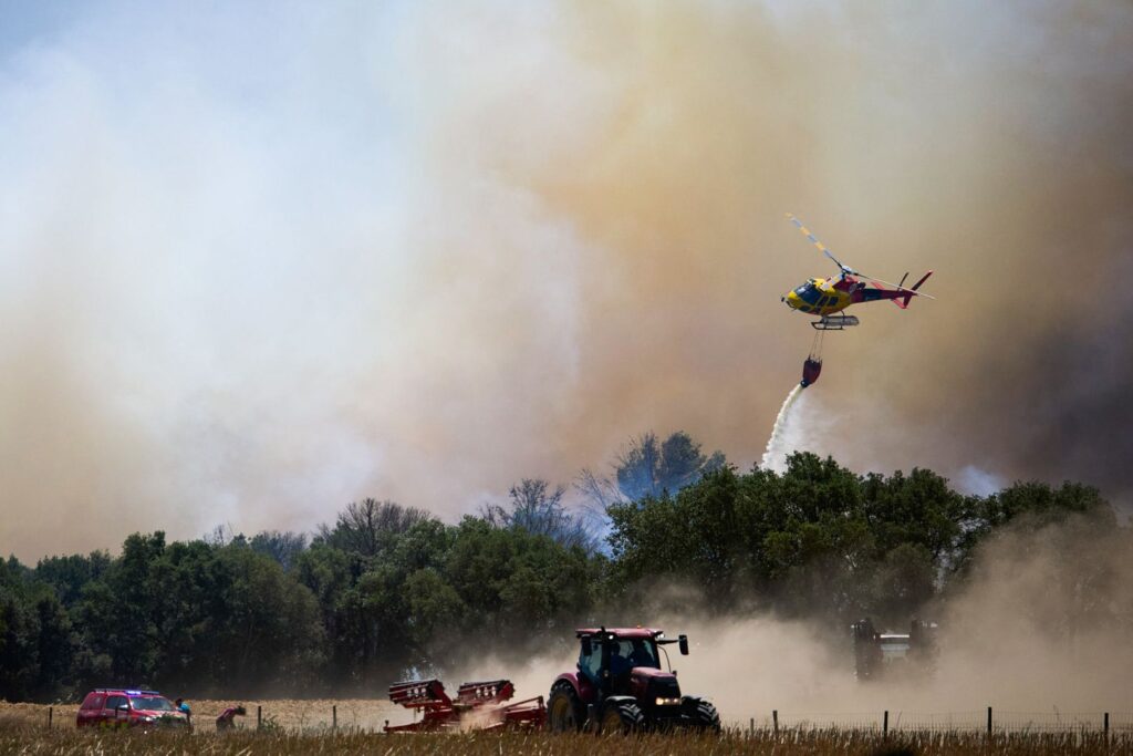 firefighters-race-to-contain-flames-in-northeastern-spain