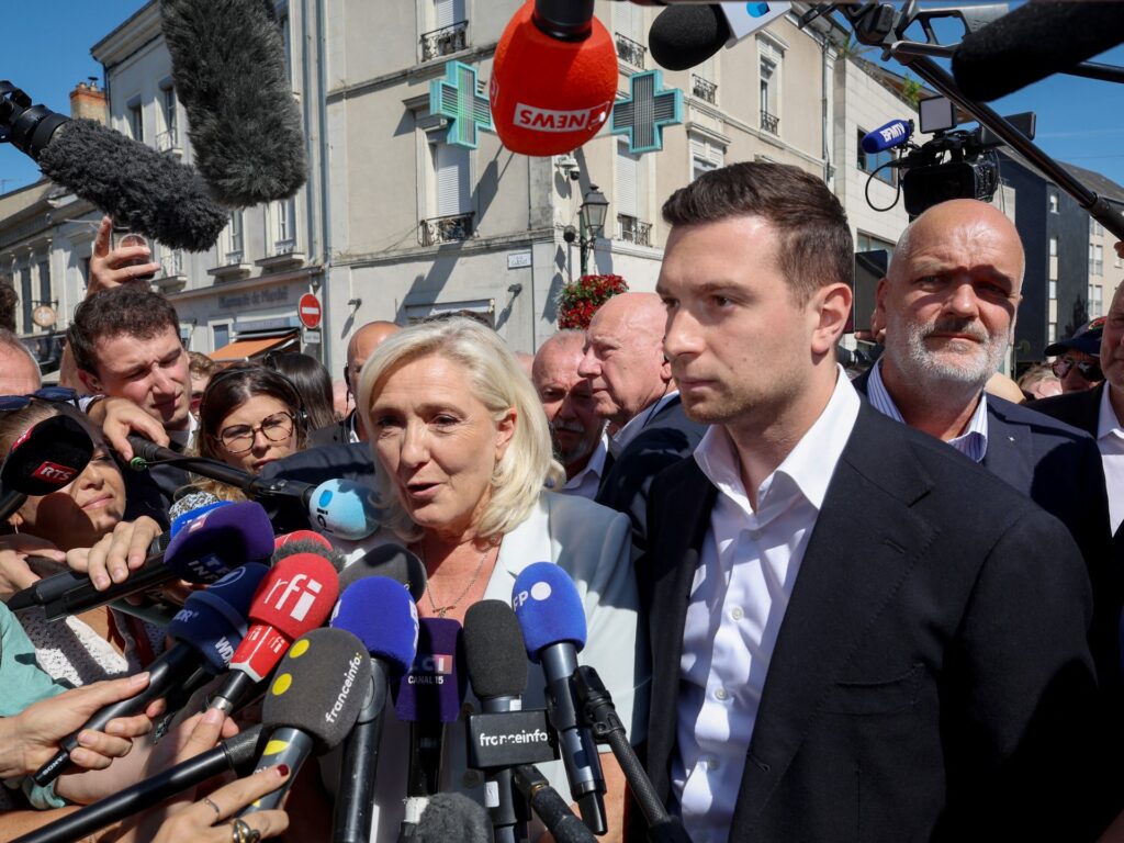 far-right-leader-le-pen-starts-campaign,-faces-mixed-reactions-in-france