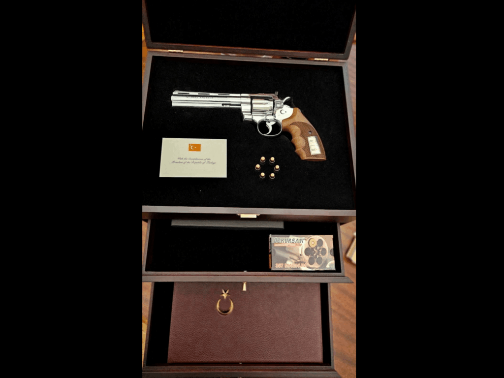 erdogan-gifts-nato-leaders-engraved-revolvers-with-live-ammunition