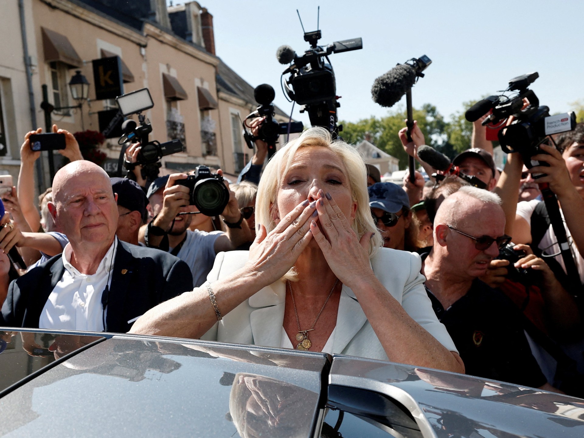 ‘she-doesn’t-give-up-that-easily’:-france’s-le-pen-eyes-the-elysee