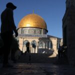israel-bans-jerusalem’s-grand-mufti-from-al-aqsa-mosque-for-one-week