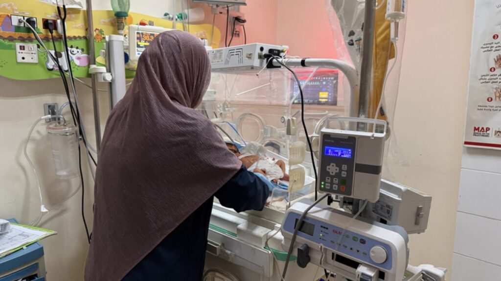 power-cuts-plunge-gaza-hospitals-into-darkness-as-israel’s-attacks-persist