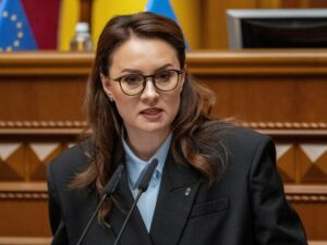 ukraine’s-zelenskyy-announces-cabinet-reshuffle,-replaces-pm-svyrydenko