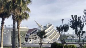 cruise-ship-hotel-left-listing-in-china-port-after-high-tides