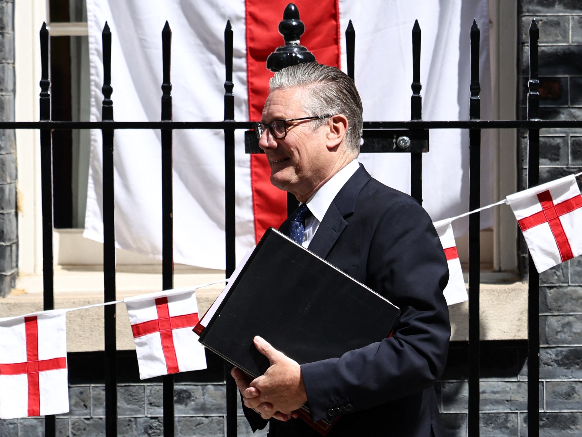 starmer-bids-mps-goodbye-as-british-pm-and-pledges-to-support-his-successor