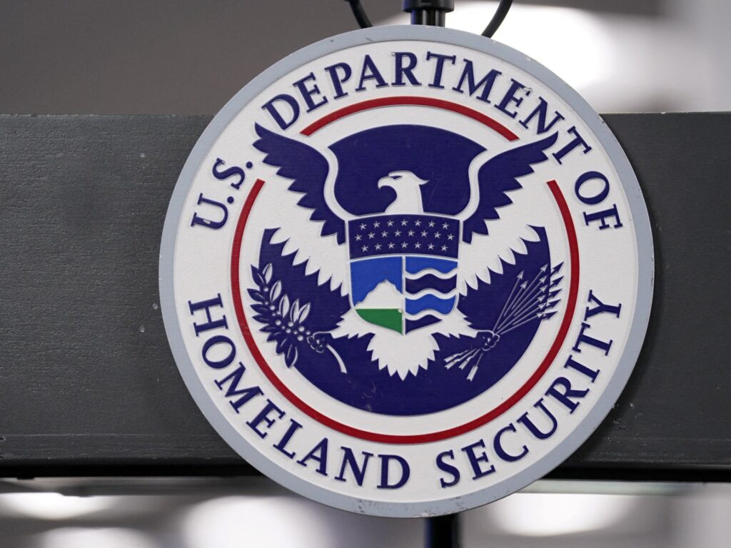 trump-limits-length-of-visas-for-students,-exchange-visitors,-journalists