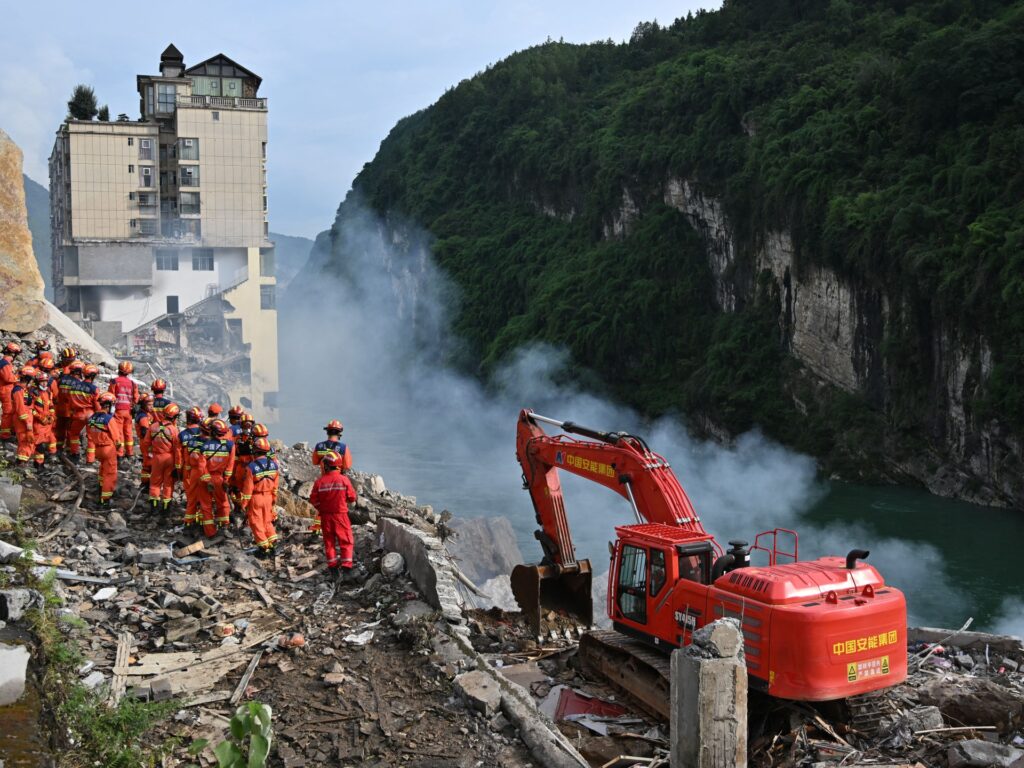 eight-killed,-at-least-34-missing-after-landslide-in-china’s-chongqing