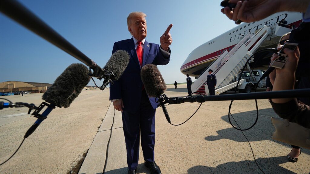 trump:-iran-will-‘pay-a-big-price’-for-us-troop-deaths
