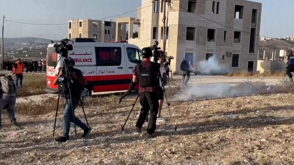 israeli-forces-tear-gas-journalists-reporting-nablus-shootout