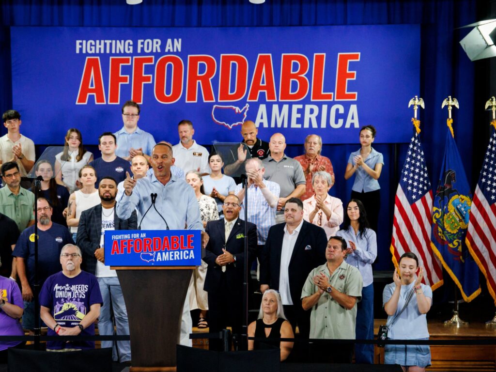 hakeem-jeffries-puts-affordability-at-centre-of-democrats’-midterm-campaign