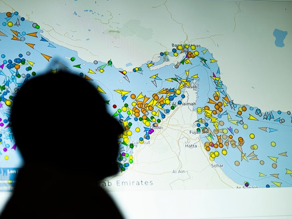 iran-and-oman-exchange-proposals-to-manage-strait-of-hormuz