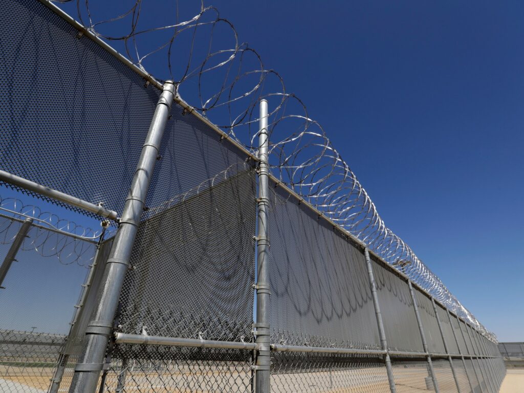 us-appeals-court-rejects-trump-expansion-of-mandatory-migrant-detention