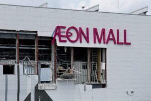 two-workers-who-died-in-quake-hit-japan-mall-were-sent-in-to-get-cash