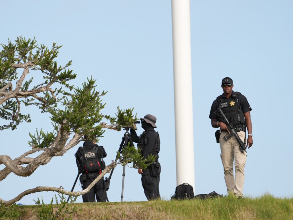 armed-man-arrested-at-trump’s-la-golf-course-ahead-of-president’s-visit