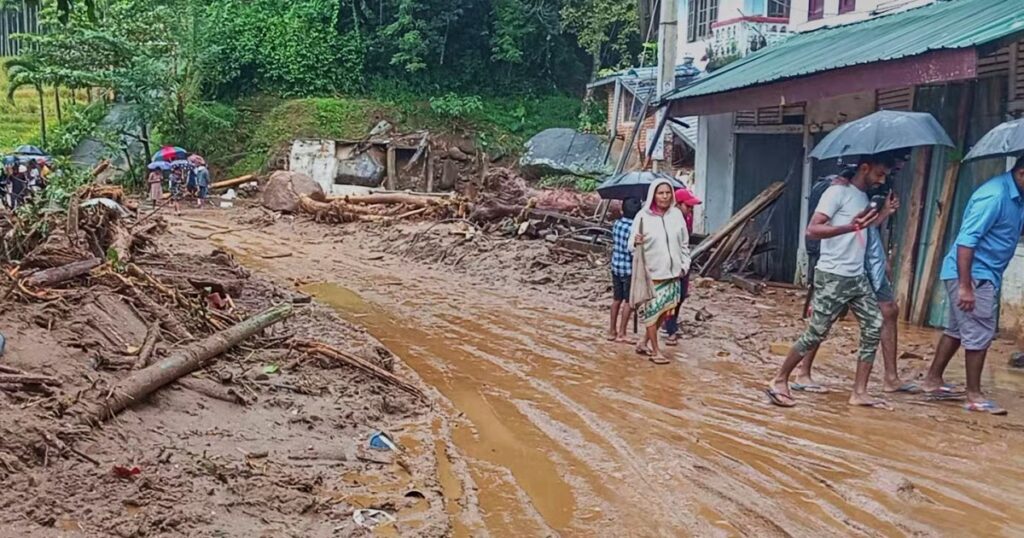 sri-lanka-shuts-schools-as-floods-and-mudslides-kill-7