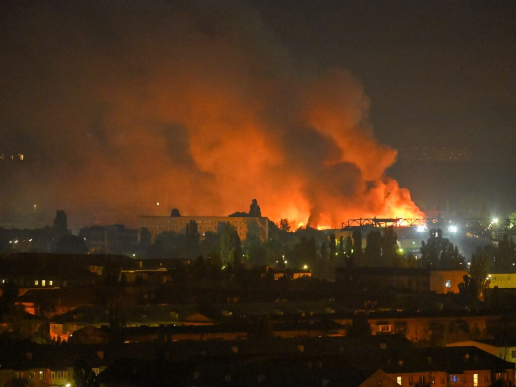 one-killed,-12-injured-in-russian-ballistic-missile-attack-on-kyiv