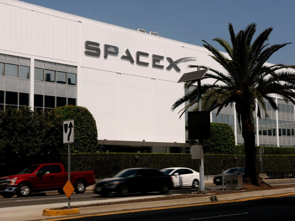 elon-musk’s-spacex-reports-losses-but-less-than-expected