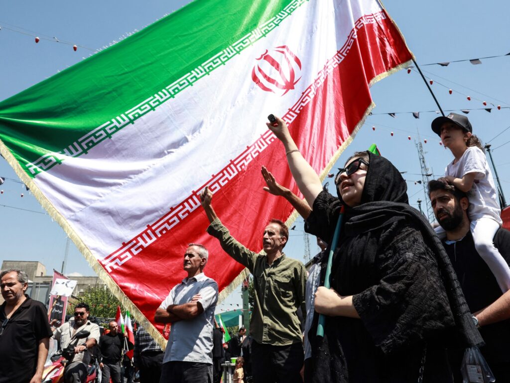 iran-war-live:-tehran,-oman-close-in-on-hormuz-deal;-houthis-attack-tankers